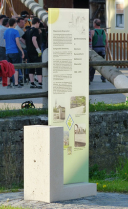 Gedenktafel zum Abschluss der Dorferneuerung in Meinheim